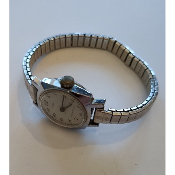 Vintage Timex mechanical wind up watch in working condition - Picture 2 of 4